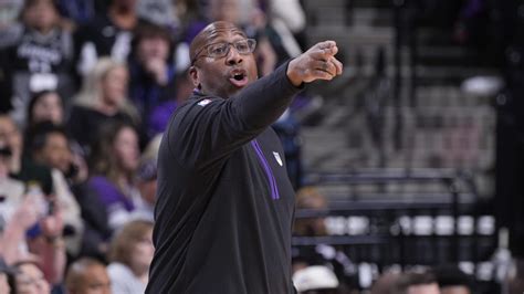 Mike Brown Wins 2022 23 Coach Of The Year Award