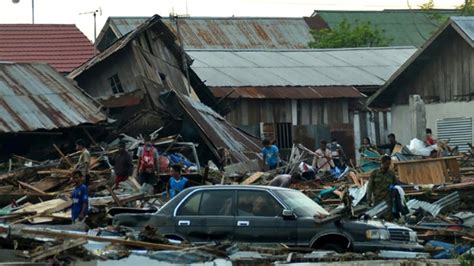 Mass Burials To Begin As Indonesia Toll Tops 800