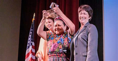 Rigoberta Mench Tum Celebrated As Th Spendlove Prize Recipient