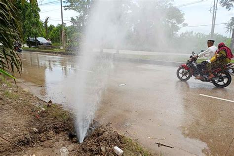 Kebocoran Pipa PDAM Tenggarong Mengganggu Pengguna Jalan Jurnal Borneo