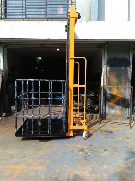 Dyne Hydro Goods Lift Manufacturer In India For Wherehouse Capacity