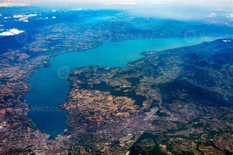 vista aérea del lago de zurich desde un avión 17413721 Foto de stock en