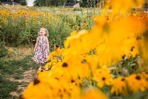 Personal: Freelensing with Cora in the Lititz Wildflower Field ...