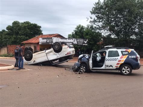 Viatura Da Pm Bate E Carro Capota Em Rondon Polis Mt Mato Grosso G