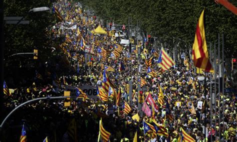 Miles De Personas Se Manifiestan Hoy En Barcelona Por La Liberación De