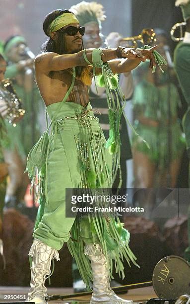 Us Grammys Outkast Performs Photos And Premium High Res Pictures