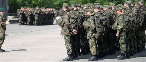 Umstrukturierung Der Krisenst Be Bundeswehr Bekommt Territoriales