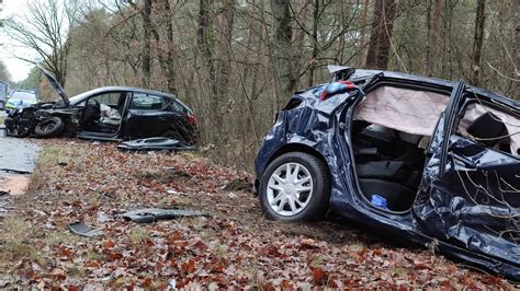 Schwerer Verkehrsunfall Mit Mehreren Eingeklemmten Personen