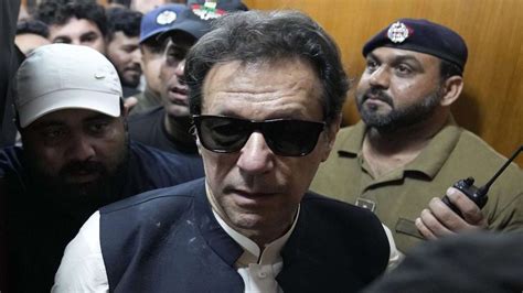 Pak Imran Khan Says He Will Not Surrender Even If Govt Puts Him In Jail