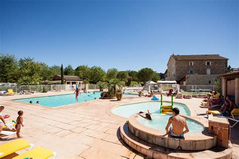 Les Plus Beaux Campings Avec Piscine Et Parc Aquatique En France