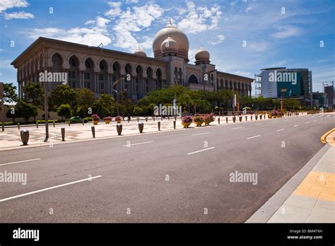 Istana Kehakiman, Palace of Justice in Putrajaya Stock Photo - Alamy