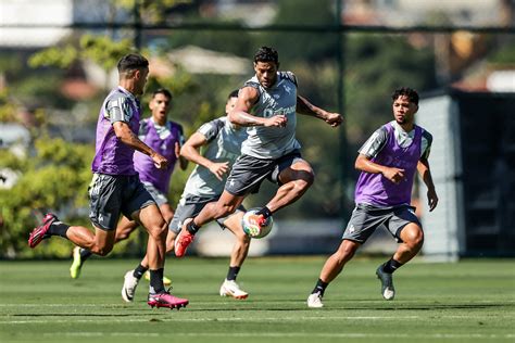 Em time que está ganhando se mexe se faz treinar mais se busca