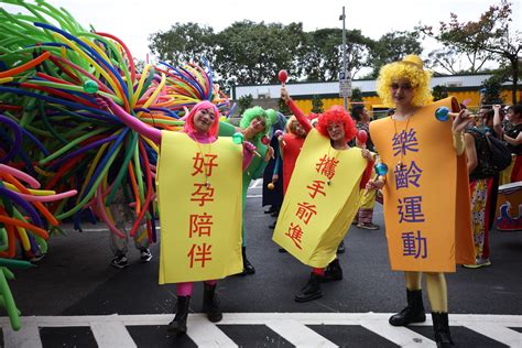 【圖輯】疼惜台北為愛而走大遊行 估15萬人上街挺阿中 上報 焦點