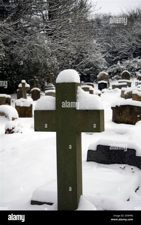 Tomb Tombstones Hi Res Stock Photography And Images Alamy