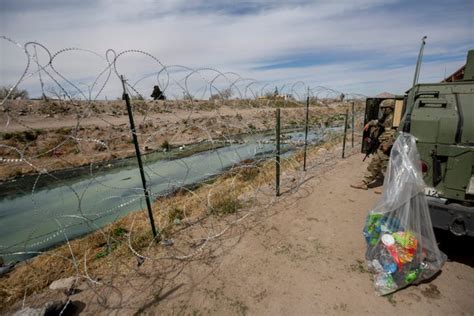 Texas National Guard builds barriers at US-Mexico border in El Paso