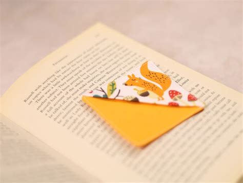 DIY Corner Bookmark [How To Sew A Corner Bookmark In 3 Minutes] ⋆ Hello ...