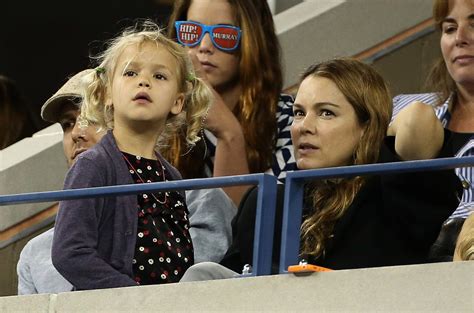 satine anais geraldine macht