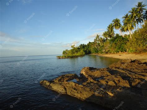 Premium Photo | Beautiful Sulawesi beach before sunset