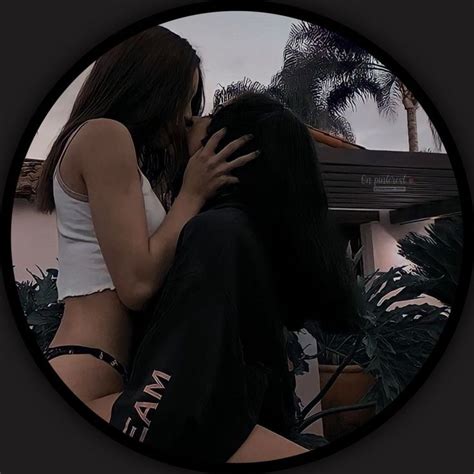 matching pfp | Couples poses for pictures, Grunge couple, Cute headers for twitter