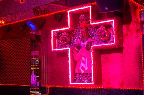 Bares Y Discotecas De La Movida Gay En El Poblado