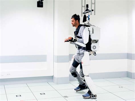 Un exosquelette connecté au cerveau permet à un patient tétraplégique