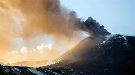 BBC reporter describes up-close encounter with Mount Etna eruption ...