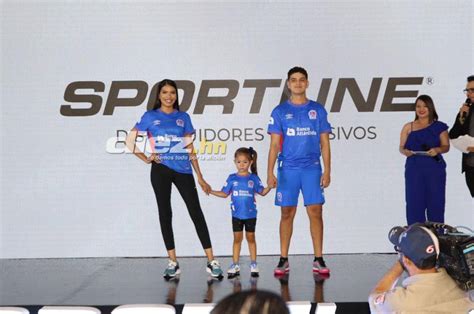 Así son las nuevas camisas del Olimpia Homenaje a Rafael Ferrari los