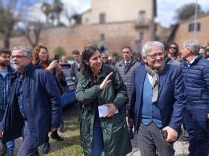 Elezioni Elly Schlein a Siena L esperienza di Anna Ferretti è per