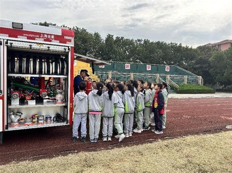 消防演练进行时 筑牢安全“防火墙” 德清县钟管小学开展消防疏散演练暨消防安全培训活动