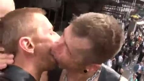 Scopano Per Strada Al Gay Pride GayQueer