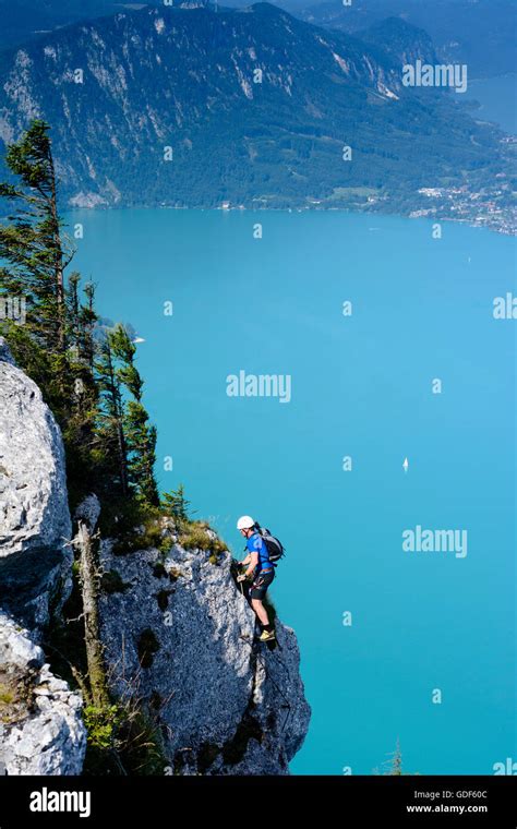 Steinbach Am Attersee Bergsteiger Auf Mahdlgupf Klettersteig Auf Den