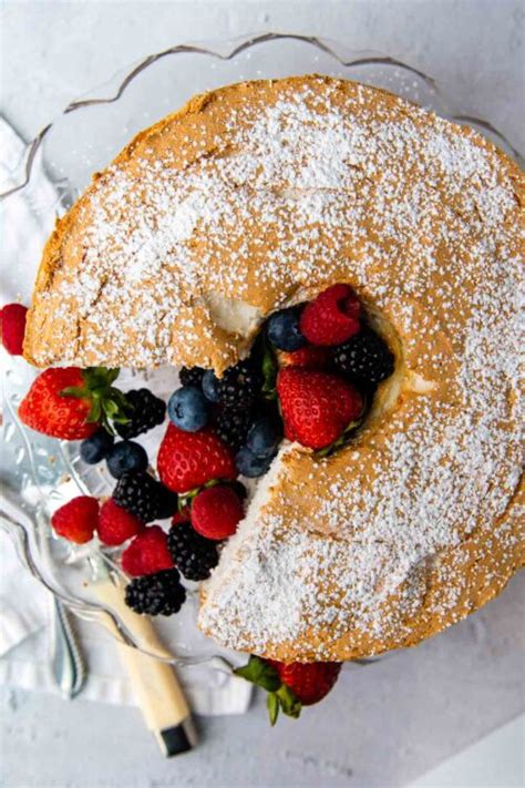 25 Best Angel Food Cake Toppings And Frostings Unique Flavors