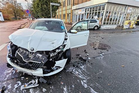 Eine Verletzte Person Bei Schwerem Kreuzungscrash In Chemnitz