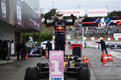 Red Bull S Max Verstappen Retains F World Title After Dramatic Japan