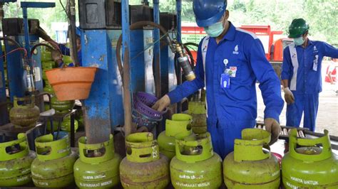 Langka Pertamina Tambah Stok Tabung Gas Melon