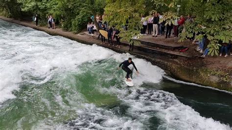 Surfen In M Nchen Eisbach Profis Und Anf Nger Auf Der Eisbachwelle