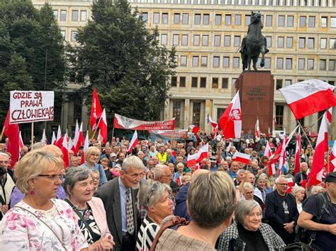 Katowice protest w obronie ks Michała Olszewskiego RadioMaryja pl