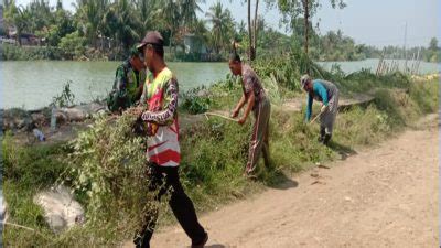 Sub 4 Muara Gembong Sektor 20 CH Kembali Giat Bersihkan Bantaran