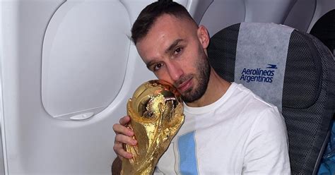 Tras Ganar El Mundial Germ N Pezzella Se Hizo Un Tatuaje Pero Con Un