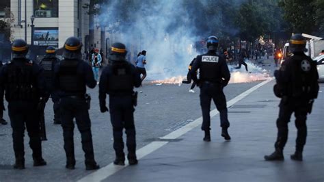 La fiscalía francesa investiga si una pelota de goma causó la muerte de