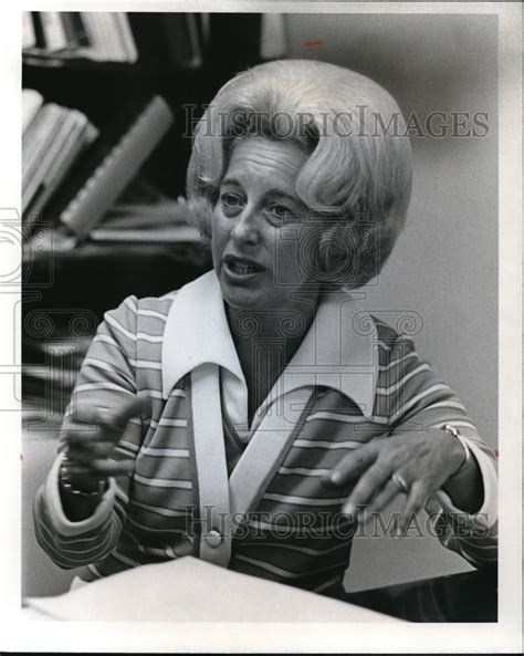 1972 Press Photo Mrs Bedford F Biles Vp Kent State University