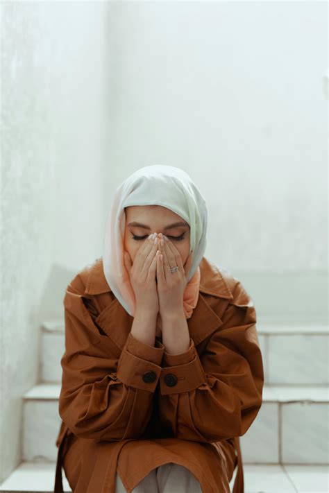 Hijab Sad Photos, Download The BEST Free Hijab Sad Stock Photos & HD Images