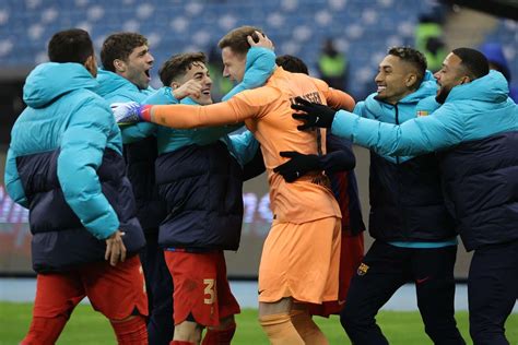 Bar A Vence Betis Nos P Naltis E Vai Enfrentar Real Na Final Da