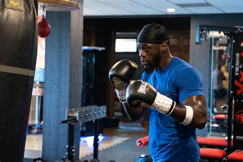 Francis Ngannou A Fait La Rencontre De Deontay Wilder Dans Un Gym Et