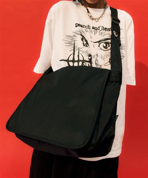 MUSINSA SCHISM INDUCING BASS MESSENGER BAG