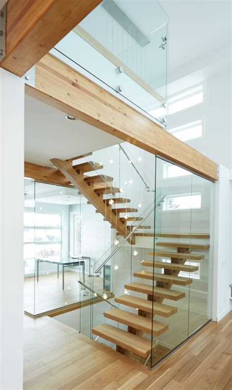 White Oak Mono Stringer With Stainless Steel Hand Rail Modern