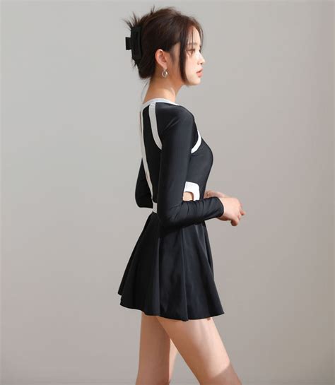 Bộ đồ bơi bikini nữ kín đáo 1 mảnh đi tắm biển giấu bụng váy liền áo dài tay B 42