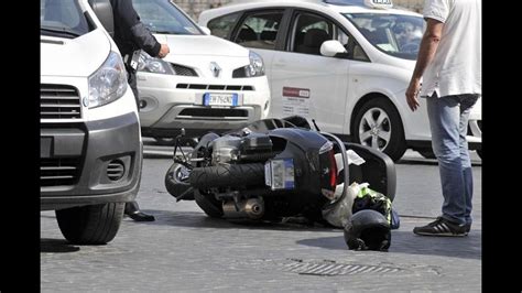 Tragedia Primo Giorno Di Scuola Enne Muore Dopo Schianto In Motorino