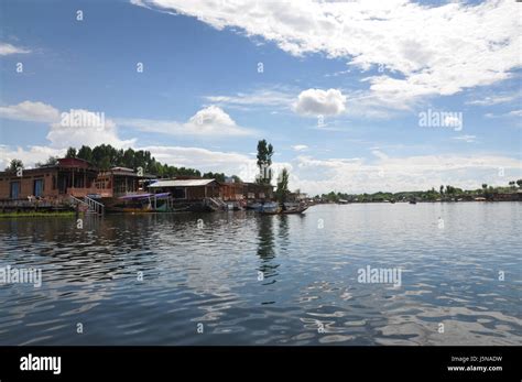 Kashmir World Famous Dal Lake A Shikara Ride Jannat On Mission