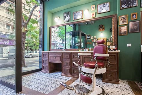 Pin On Barbearia Barber Shop Decor Barbershop Design Interior